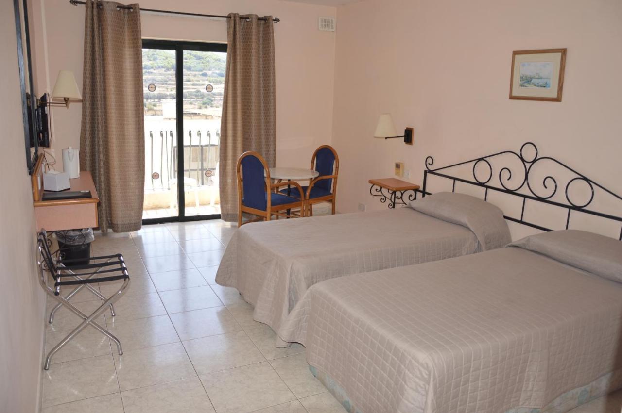 Porto Azzurro Aparthotel St. Paul's Bay Bagian luar foto